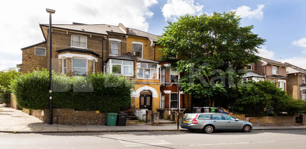 			3 Bedroom, 1 bath, 1 reception Flat			 Brecknock Road, Tufnell Park